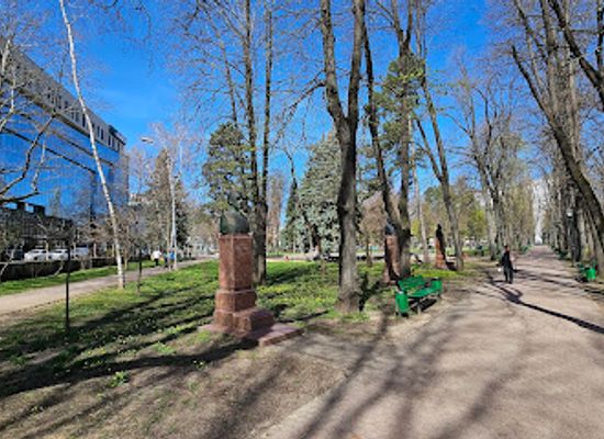 moldova/chisinau-county/landmark/alley-of-classics