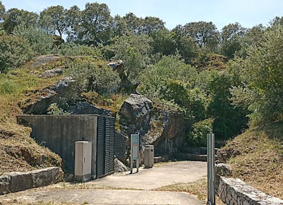 portugal/alentejo/landmark/escoural-cave