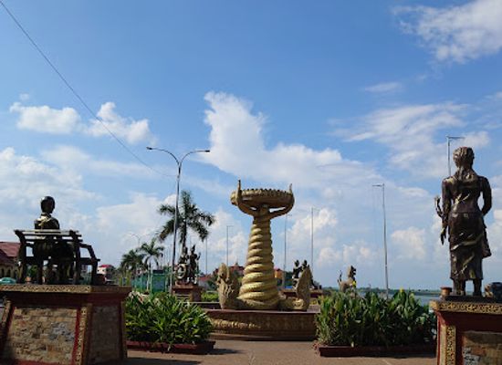 cambodia/kampong-chhnang/landmark/statues-of-kampong-cham