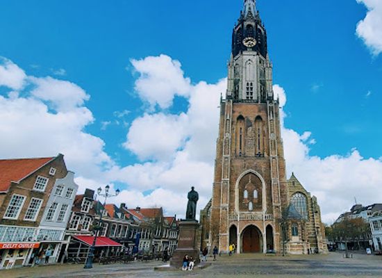 netherlands/delft/landmark/standbeeld-van-hugo-de-groot