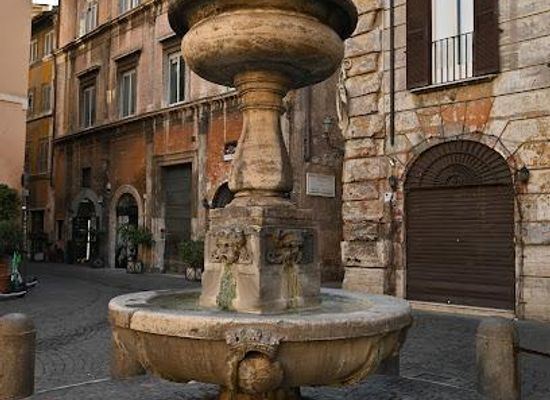italy/rome/landmark/fontana-di-san-simeone