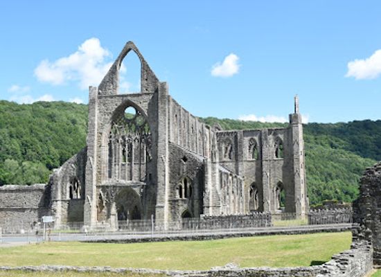 united-kingdom/gloucestershire/attraction/abaty-tyndyrn-tintern-abbey-2