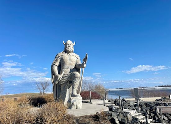 canada/pembina-valley/landmark/gimli-viking-statue