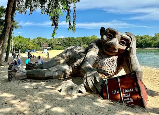 singapore/sentosa/palawan-beach/landmark/curious-sue