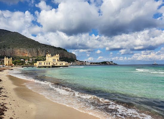 italy/palermo/mondello/landmark/mondello-beach