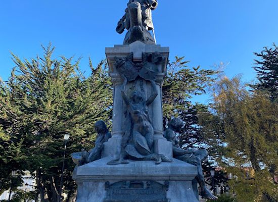 chile/punta-arenas/landmark/plaza-armas-punta-arenas