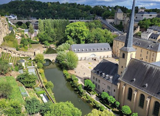 luxembourg/sauer-valley/landmark/city-train-in-the-old-city