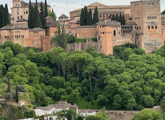 spain/granada/landmark/fuente-del-paseo-de-los-tristes