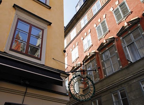 sweden/stockholm/gamla-stan/landmark/the-cannon-ball-in-gamla-stan