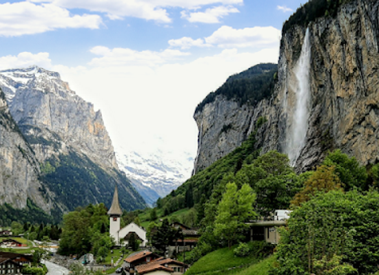 switzerland/grindelwald/landmark/staubbachfall-waterfall