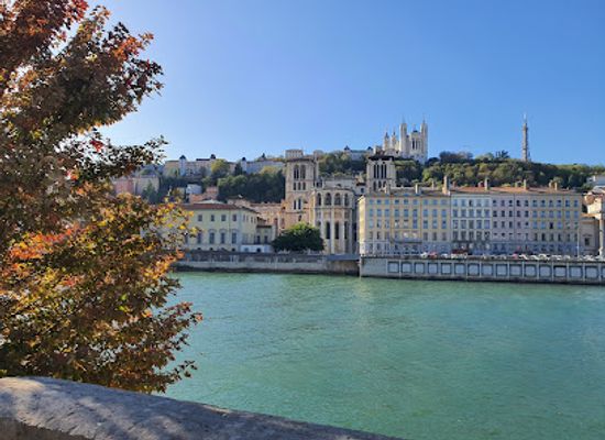 france/rhone-alpes/landmark/passerelle-du-palais-de-justice
