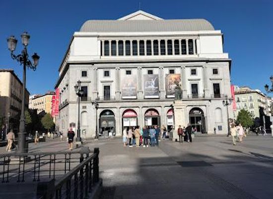 spain/madrid/landmark/plaza-isabel-ii