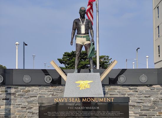 virginia/virginia-beach/landmark/navy-seal-monument