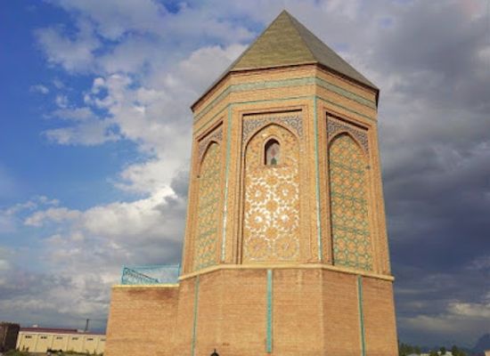 azerbaijan/nakhchivan-autonomous-republic/landmark/noah-s-mausoleum