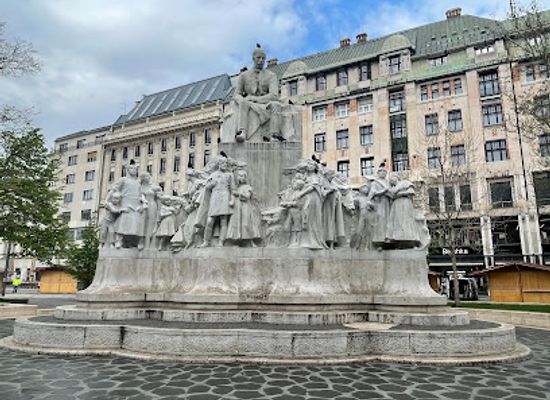 hungary/northern-hungary/landmark/vorosmarty-ter