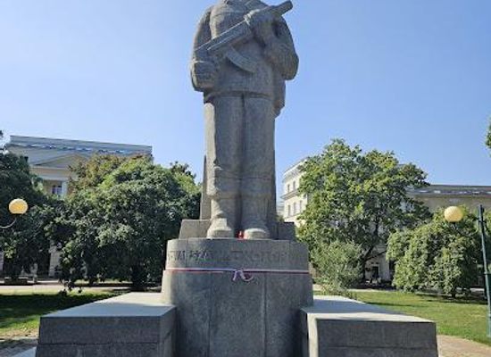 poland/masovia/landmark/monument-to-the-battle-trail-from-lenino-to-berlin