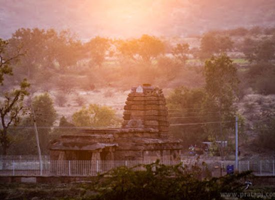 india/karnataka/landmark/unknown-historical-chalukyan-temple-near-aihole