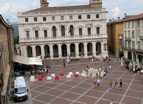 italy/bergamo/landmark/palazzo-nuovo