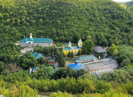 moldova/saharna-monastery/landmark/saharna-waterfall