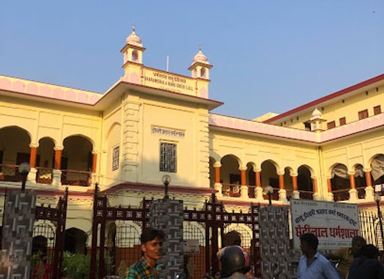 india/lucknow/aminabad/landmark/aminabad-market