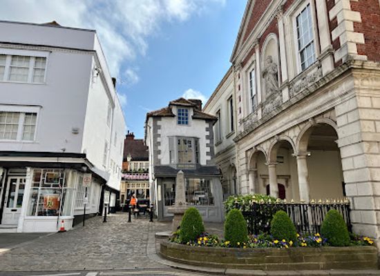 united-kingdom/windsor/attraction/the-crooked-house-of-windsor-2