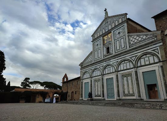 italy/lunigiana/landmark/basilica-di-san-miniato