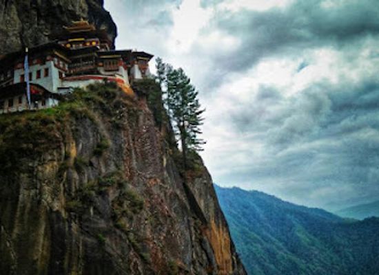 bhutan/paro-valley/landmark/parking-lot-for-paro-taktsang-tiger-s-nest