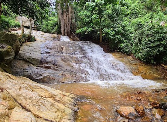 ghana/fante/landmark/adom-waterfalls