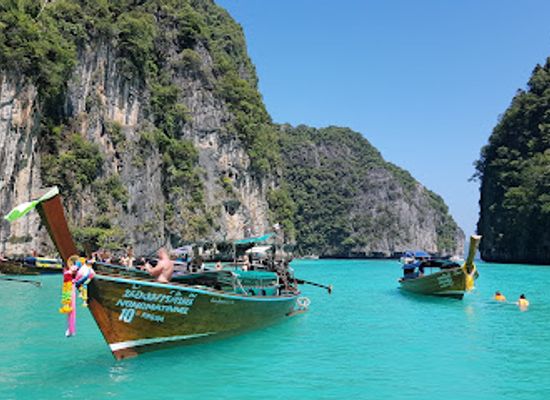 thailand/koh-phi-phi/landmark/loh-ba-kao-bay