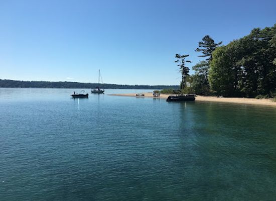 michigan/traverse-city/landmark/wind-dancer-traverse-city-tours