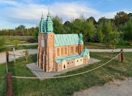 poland/kuyavia/landmark/deli-park