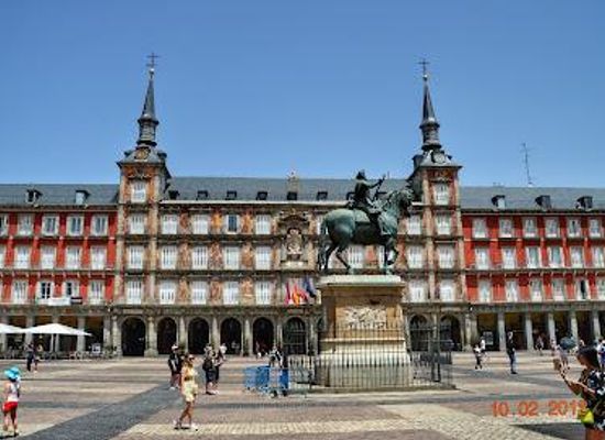 spain/madrid/landmark/estatua-de-felipe-iii