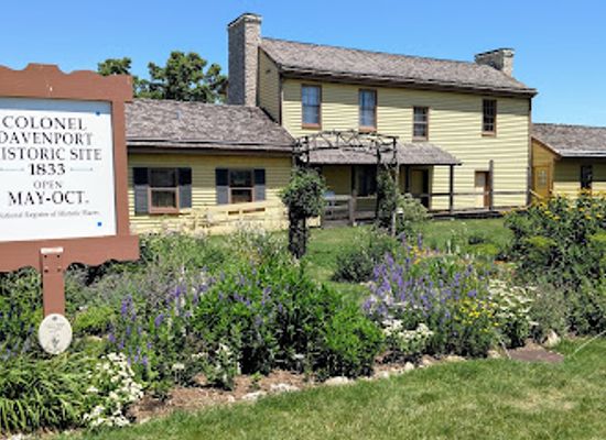 illinois/quad-cities/landmark/colonel-davenport-historical-house