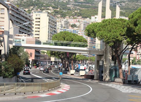monaco/la-rousse/landmark/juan-manuel-fangio-statue