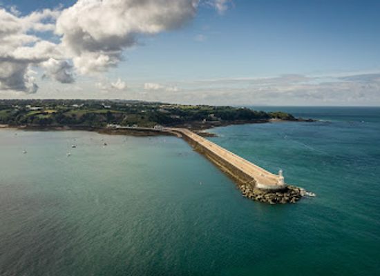 jersey/st-ouen-s-bay/landmark/st-catherine-s-breakwater