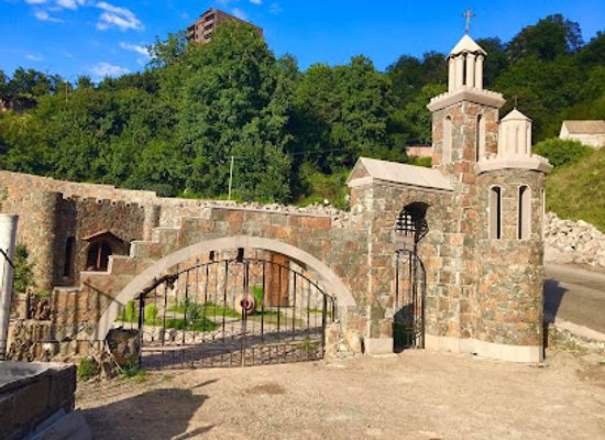 armenia/alaverdi/landmark/mendz-er-cave