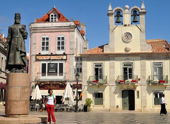 portugal/cascais/landmark/5th-of-october-square