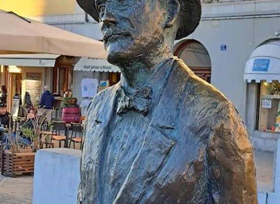 slovenia/coastal-karst/landmark/james-joyce-statue