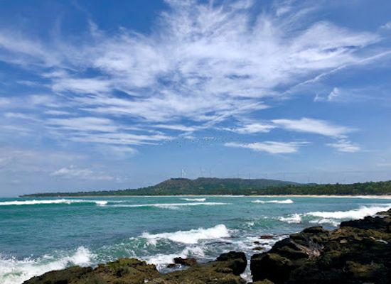 philippines/pagudpud/landmark/emohruo-beach-restobar