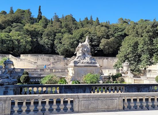 france/nimes/landmark/jardin-de-la-fontaine