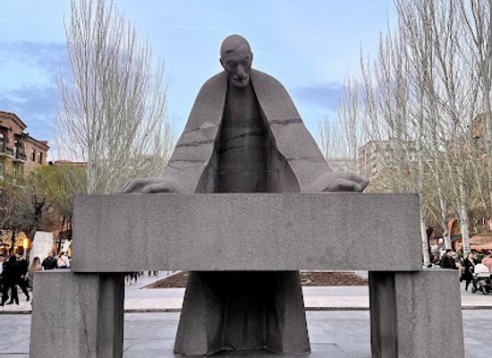 armenia/kotayk/landmark/alexander-tamanyan-statue