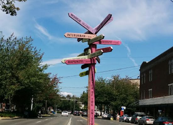 washington/central-washington/landmark/center-of-the-universe-signpost