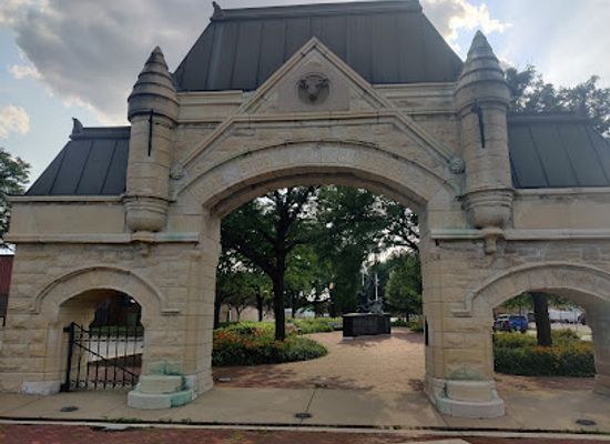 illinois/chicagoland/landmark/union-stockyards-gate