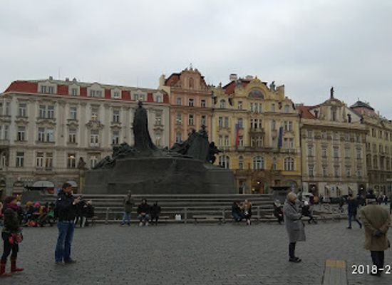 czechia/prague/landmark/the-house-at-the-black-madonna
