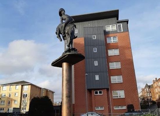 united-kingdom/stirling/landmark/buffalo-bill-statue