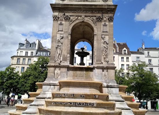 france/ile-de-france/landmark/fontaine-des-innocents