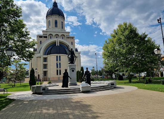 romania/bacau/landmark/parcul-catedralei