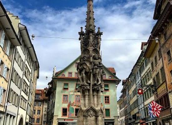 switzerland/central-switzerland/landmark/hirschenplatz