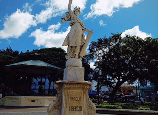 el-salvador/santa-ana/landmark/parque-libertad