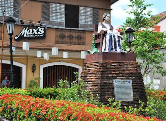 philippines/vigan/landmark/leona-florentino-monument